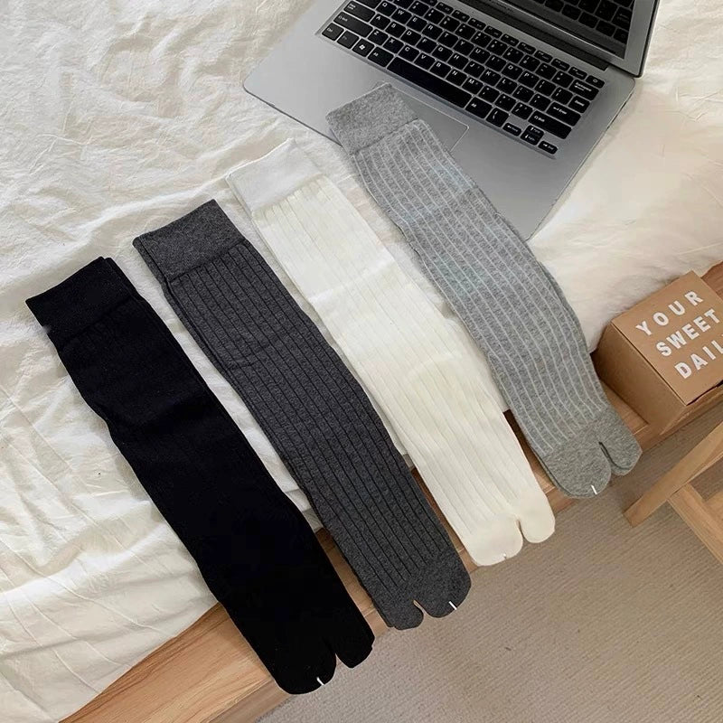 Ribbed Tabi Socks-White